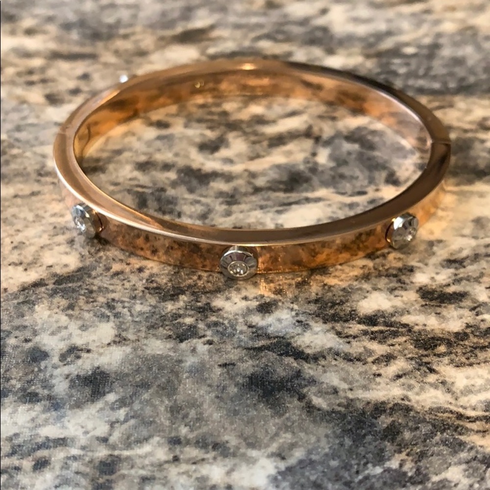 Henri Bendel clasp bracelet (Gold)